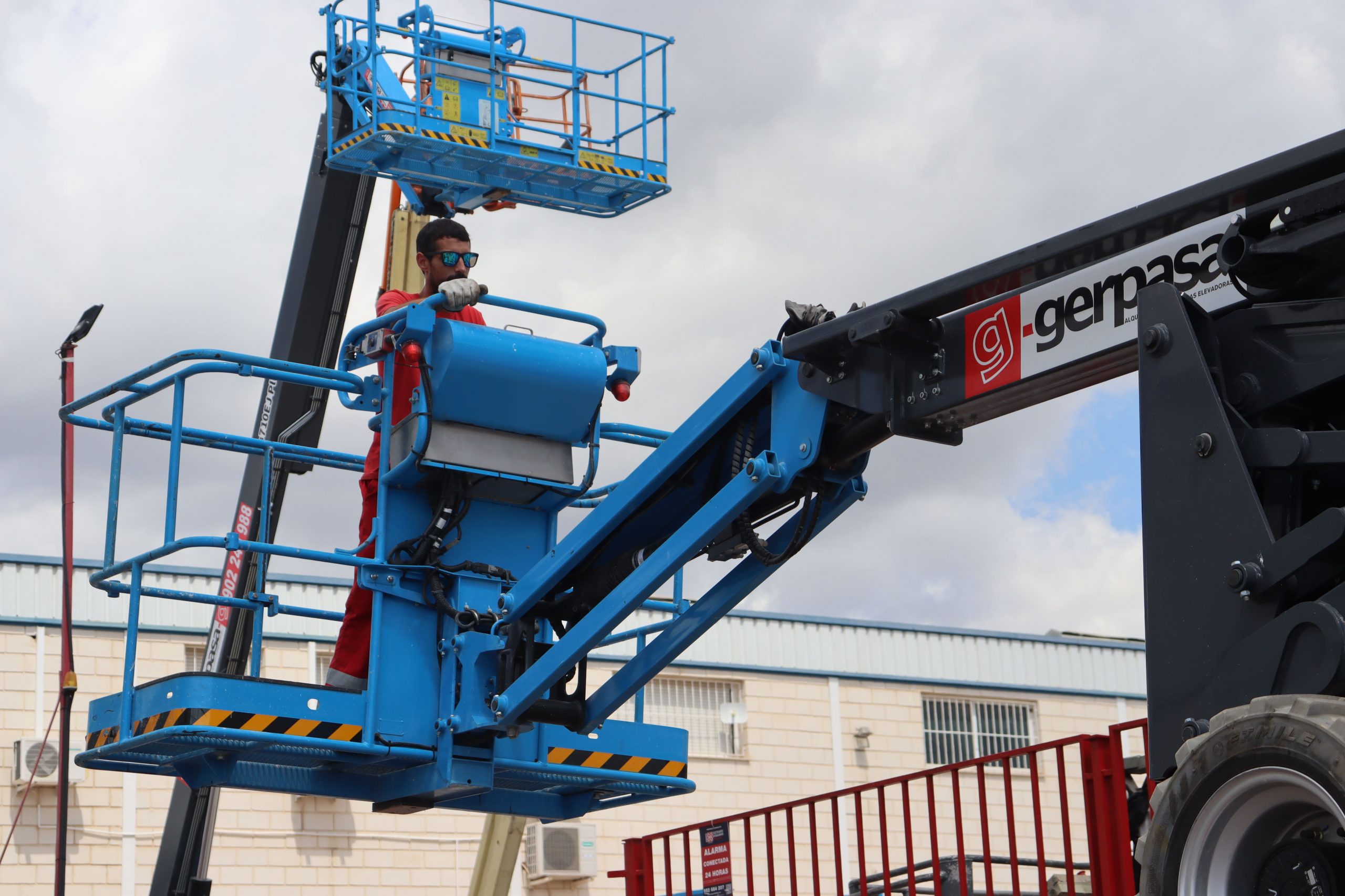 gerpasa-alquiler-plataformas-elevadoras-valencia-alicante-plataformas-elevadoras-100%-electricas-4x4-motivos-2