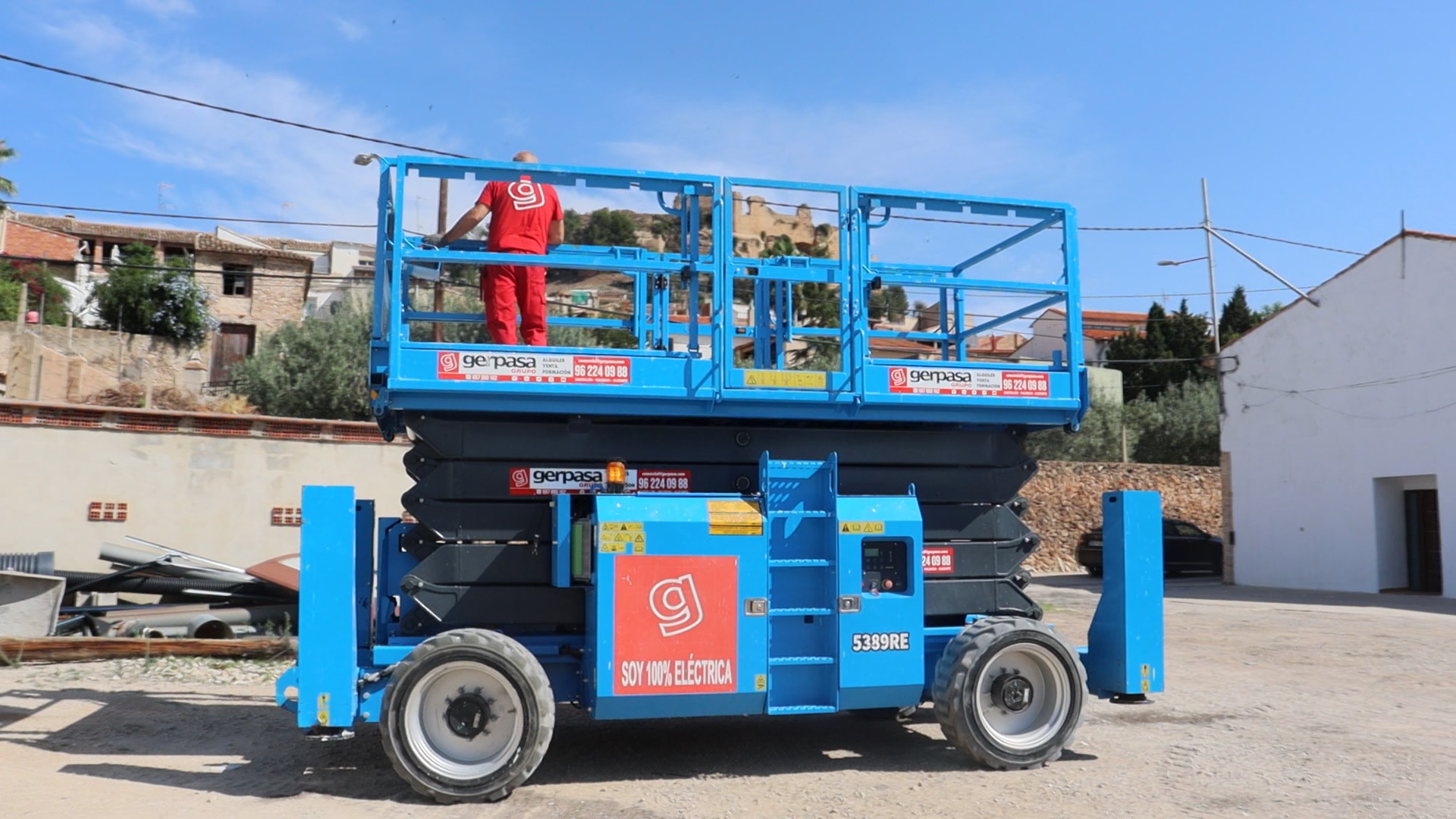 gerpasa-alquiler-plataformas-elevadoras-formacion-noticias-nueva-plataforma-elevadora-pemp-tijera-electrica-18m-4x4-sinoboom-1623re-visita-recogida-clientes-montesa-1